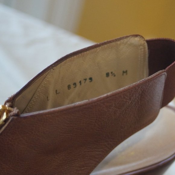 Brown shooties with sandle toe and zipper. - Picture 3 of 6